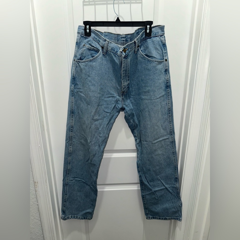 Wrangler Men's Light Blue Relaxed Jeans
